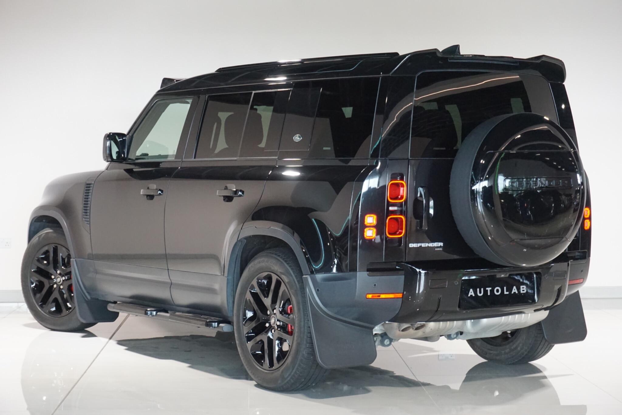 Land Rover Defender 110 3.0 D300 MHEV HSE SUV 5dr Diesel Auto 4WD Euro 6 (s/s) (300 ps)